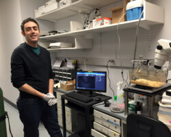 2/17/2016: Al Kaye, a psychiatry resident in NRTP, is in the lab making science happen.